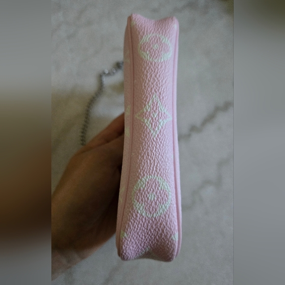 Louis Vuitton Limited Edition Escale Pastel Pochette - Picture 10 of 14